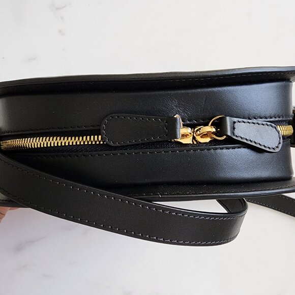 BNWT – Slightly Imperfect [A.P.C. Half Moon Embossed Bag] (#7) - Picture 8 of 13